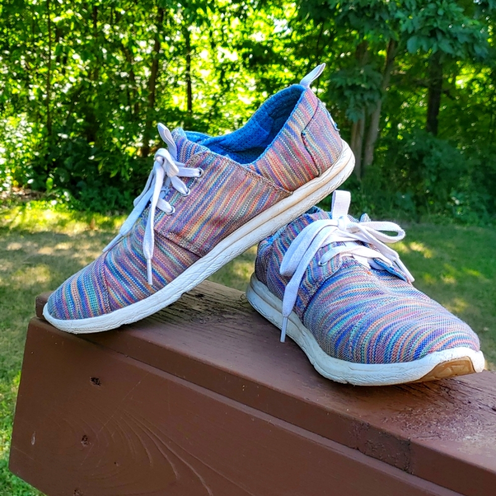 TOMS lace up canvas stripped rainbow sneakers